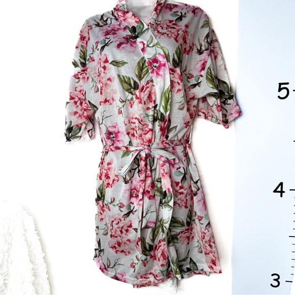 Show Me Your MuMu Rose Garden Robe with Sash O/S - Picture 1 of 10